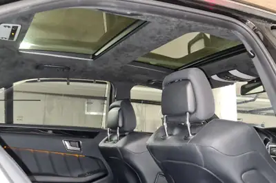Mercedes-Benz E 63 AMG — Berline sport 525 ch, performance authentique — Miniatura 16