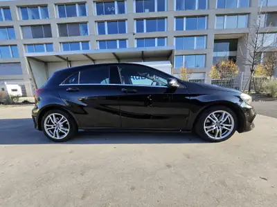 Mercedes-Benz A 220 AMG Line 4Matic — Berline compacte sportive, 90'000 km, sans sinistre — vista posteriore