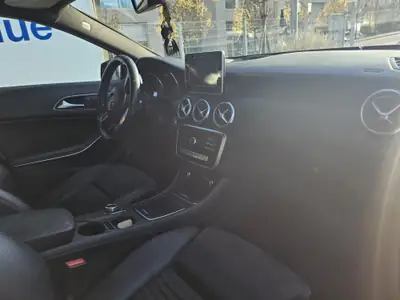 Mercedes-Benz A 220 AMG Line 4Matic — Berline compacte sportive, 90'000 km, sans sinistre — interni