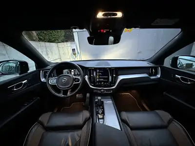 Volvo XC60 T6 eAWD R-Design — Hybride rechargeable, 42'300 km seulement — détail