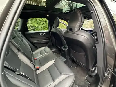 Volvo XC60 T6 eAWD R-Design — Hybride rechargeable, 42'300 km seulement — Miniature 10