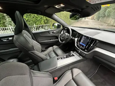 Volvo XC60 T6 eAWD R-Design — Hybride rechargeable, 42'300 km seulement — Miniature 12