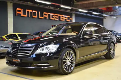 Mercedes-Benz S 500 4Matic — Berline de prestige allemande, entretien impeccable — vue extérieure