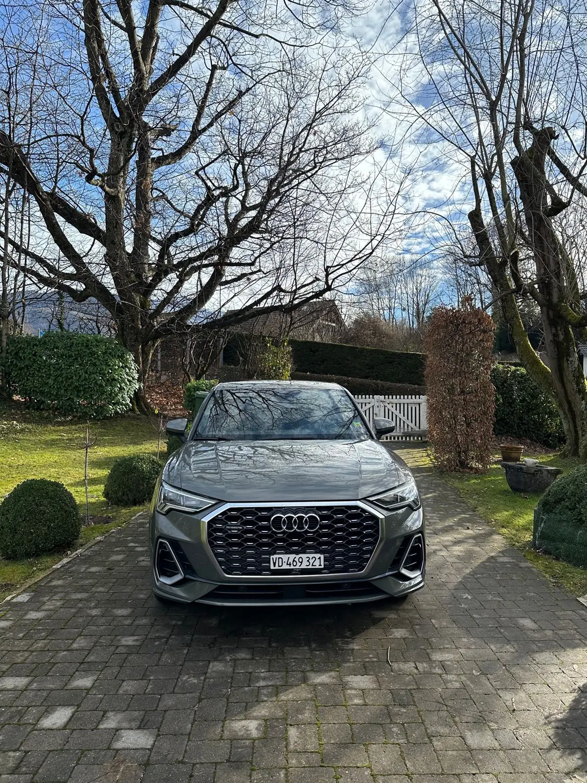 Audi Q3 Sportback 40 TFSI S line — SUV coupé dynamique, 28'000 km seulement — vista esterna