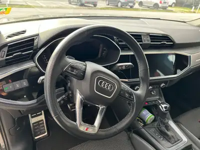 Audi Q3 Sportback 40 TFSI S line — SUV coupé dynamique, 28'000 km seulement — interni