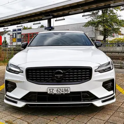 Volvo S60 B5 AWD — Berline suédoise hybride légère, 66'000 km seulement — vista posteriore