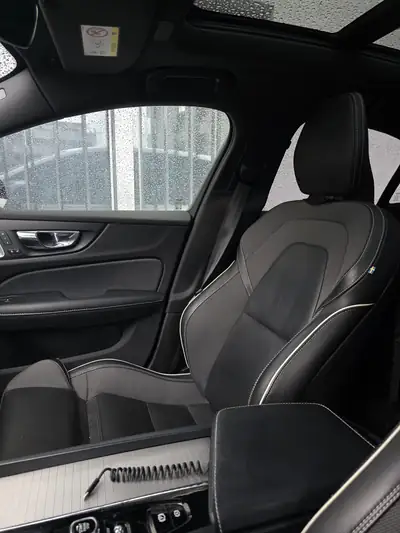 Volvo S60 B5 AWD — Berline suédoise hybride légère, 66'000 km seulement — Miniatura 7