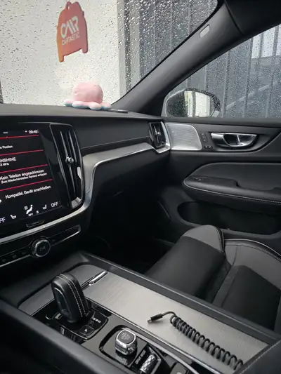 Volvo S60 B5 AWD — Berline suédoise hybride légère, 66'000 km seulement — Miniatura 8