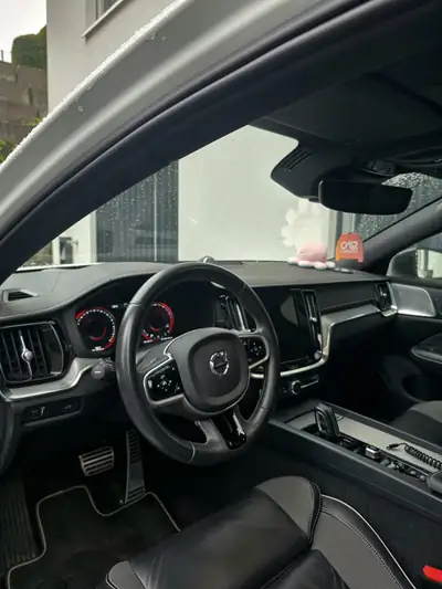 Volvo S60 B5 AWD — Berline suédoise hybride légère, 66'000 km seulement — Miniatura 10