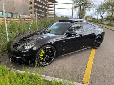 Porsche Panamera 4 E-Hybrid PDK — Berline hybride rechargeable haute performance, 80 000 km — side view