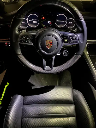 Porsche Panamera 4 E-Hybrid PDK — Berline hybride rechargeable haute performance, 80 000 km — interior