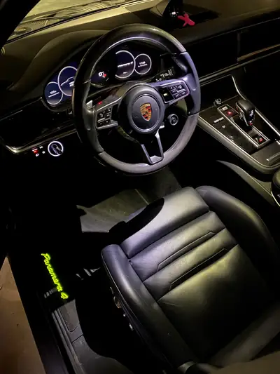 Porsche Panamera 4 E-Hybrid PDK — Berline hybride rechargeable haute performance, 80 000 km — dashboard