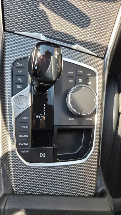 BMW 330e Steptronic M Sport — Berline hybride rechargeable, 89 900 km, état impeccable — Miniature 13