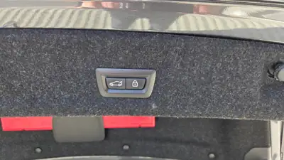 BMW 330e Steptronic M Sport — Berline hybride rechargeable, 89 900 km, état impeccable — Miniature 14