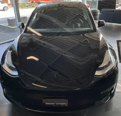 Tesla Model 3 Performance Dual Motor AWD — 513 ch, électrique haute performance, 32 000 km — vue extérieure
