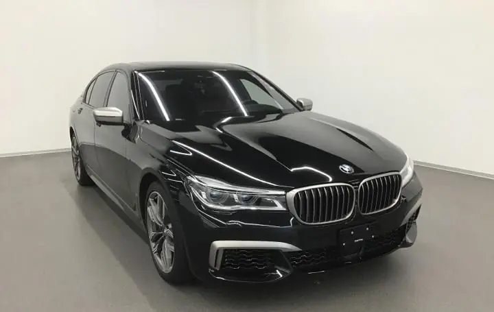 BMW M760Li xDrive — Berline de luxe 610 ch, seulement 65'000 km — Außenansicht
