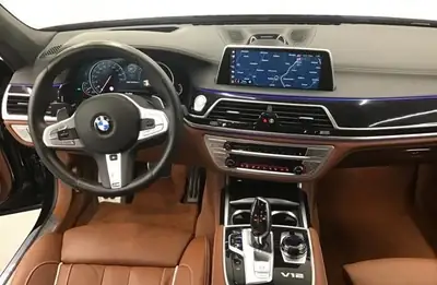 BMW M760Li xDrive — Berline de luxe 610 ch, seulement 65'000 km — Seitenansicht