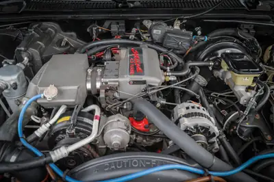 GMC Typhoon 1993 — SUV Muscle légendaire, Widebody Custom unique — Miniature 12