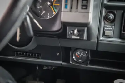GMC Typhoon 1993 — SUV Muscle légendaire, Widebody Custom unique — Miniature 11