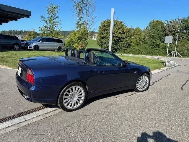 Maserati Spyder GT 2003 — Cabriolet sportif légendaire, 390 ch, seulement 33'000 km — vista esterna