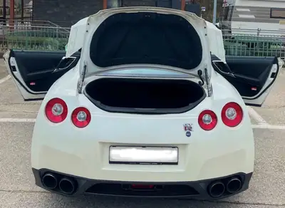 Nissan GT-R 3.8 V6 Biturbo — Supercar iconique, 486 ch de pure adrénaline — côté