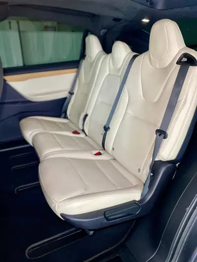 Tesla Model X Maximale-Reichweite — SUV électrique 7 places, 573 ch, garantie batterie prolongée — Armaturenbrett