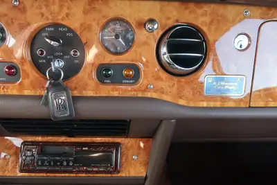 Rolls-Royce Corniche Fixed Head Coupé 1971 — Chef-d'œuvre britannique, 124'000 km — Miniature 12