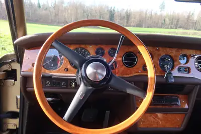 Rolls-Royce Corniche Fixed Head Coupé 1971 — Chef-d'œuvre britannique, 124'000 km — Miniature 11