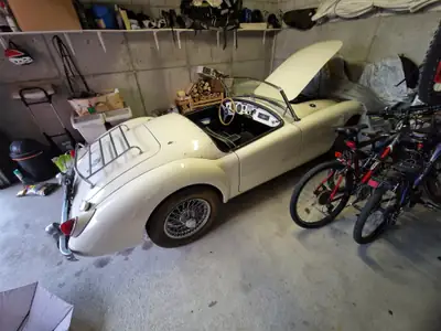 MG MGA 1958 — Cabriolet anglais classique, 79 ch de charme rétro — vue extérieure