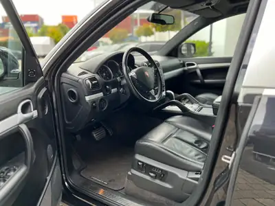 Porsche Cayenne GTS Tiptronic — SUV sportif avec préparation off-road professionnelle — cruscotto