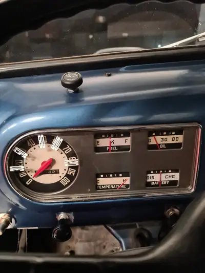 Ford F1-Pickup 1949 — Un classique américain authentique, moteur 4L essence — Innenraum