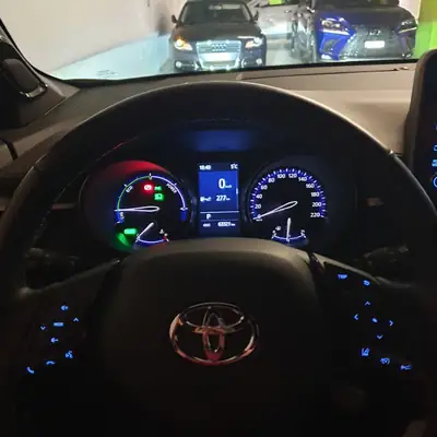 Toyota C-HR 2.0 HSD CVT — SUV compact hybride, première main, comme neuf — détail