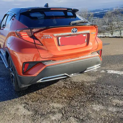 Toyota C-HR 2.0 HSD CVT — SUV compact hybride, première main, comme neuf — Miniature 9