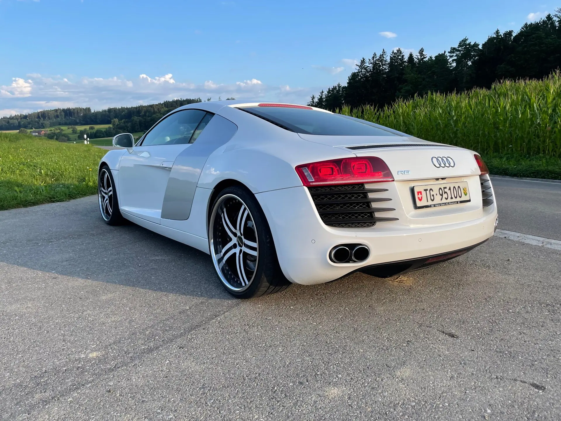 Audi R8 Coupé 4.2 — Supercar allemande 420 ch, état impeccable, première main — Außenansicht