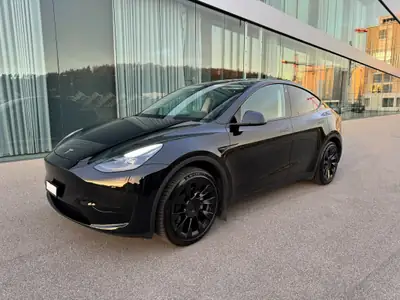 Tesla Model Y RWD 2023 — SUV électrique performant, 71'000 km seulement — vue extérieure