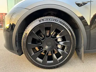 Tesla Model Y RWD 2023 — SUV électrique performant, 71'000 km seulement — Miniature 8