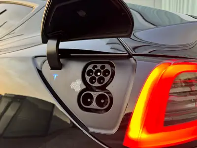 Tesla Model Y RWD 2023 — SUV électrique performant, 71'000 km seulement — Miniature 9
