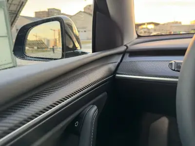 Tesla Model Y RWD 2023 — SUV électrique performant, 71'000 km seulement — Miniature 11