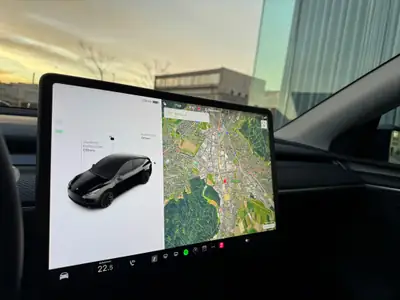Tesla Model Y RWD 2023 — SUV électrique performant, 71'000 km seulement — Miniature 14