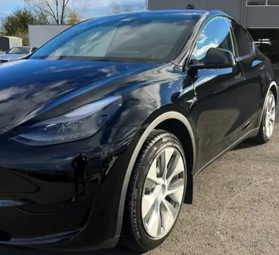 Tesla Model Y RWD 2023 — SUV électrique performant, 71'000 km seulement — Miniature 20
