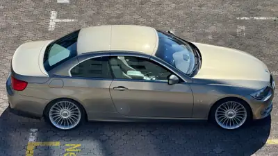 BMW 335i Cabriolet — Roadster sportif 2011, état impeccable et Apple CarPlay — Außenansicht