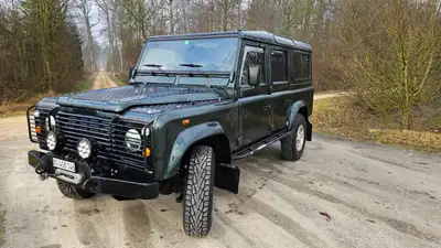 Land Rover Defender 110 SW — L'incontournable 4×4 diesel robuste, 9 places, faible kilométrage — côté