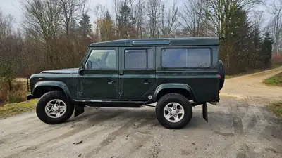 Land Rover Defender 110 SW — L'incontournable 4×4 diesel robuste, 9 places, faible kilométrage — arrière