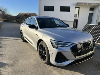 Audi e-tron 55 Sportback quattro — SUV électrique premium, 38 500 km seulement — vista esterna