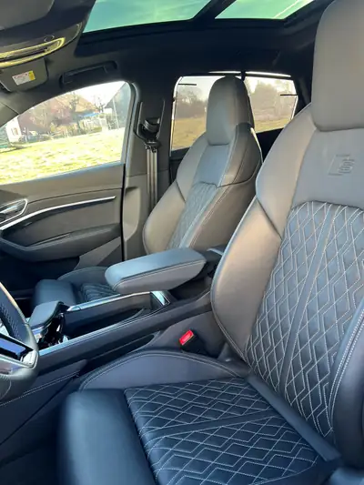 Audi e-tron 55 Sportback quattro — SUV électrique premium, 38 500 km seulement — cruscotto