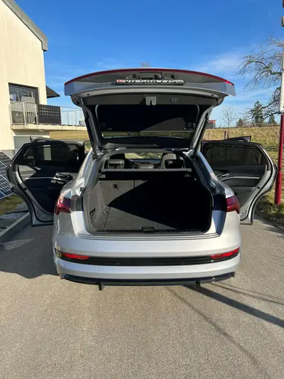 Audi e-tron 55 Sportback quattro — SUV électrique premium, 38 500 km seulement — Miniatura 7