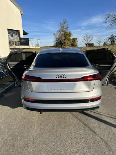 Audi e-tron 55 Sportback quattro — SUV électrique premium, 38 500 km seulement — Miniatura 8