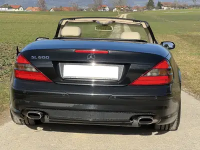 Mercedes-Benz SL 600 — Cabriolet légendaire, 500 ch et état d'origine exceptionnel — Miniatura 15