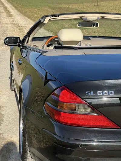 Mercedes-Benz SL 600 — Cabriolet légendaire, 500 ch et état d'origine exceptionnel — Miniatura 14