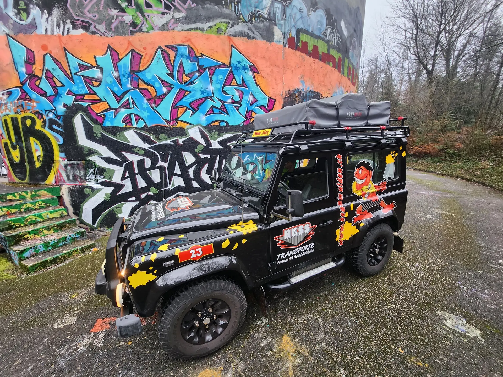 Land Rover Defender 90 — Le 4x4 iconique, attelage 6 tonnes et faible kilométrage — vista esterna